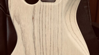 解説】アッシュボディの特徴 | 重たいながらも低音域と高音域に優れた